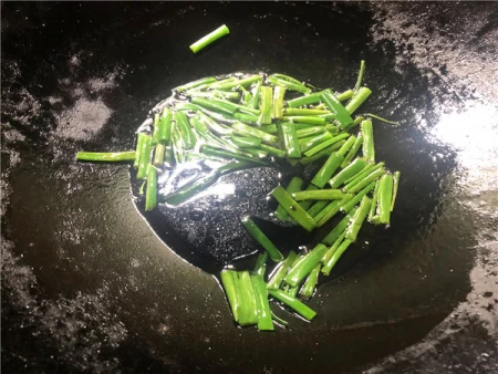 不论做什么鱼，都别放这2种调料，大厨教你一招，鱼肉鲜嫩无腥味（鱼类放什么调料）